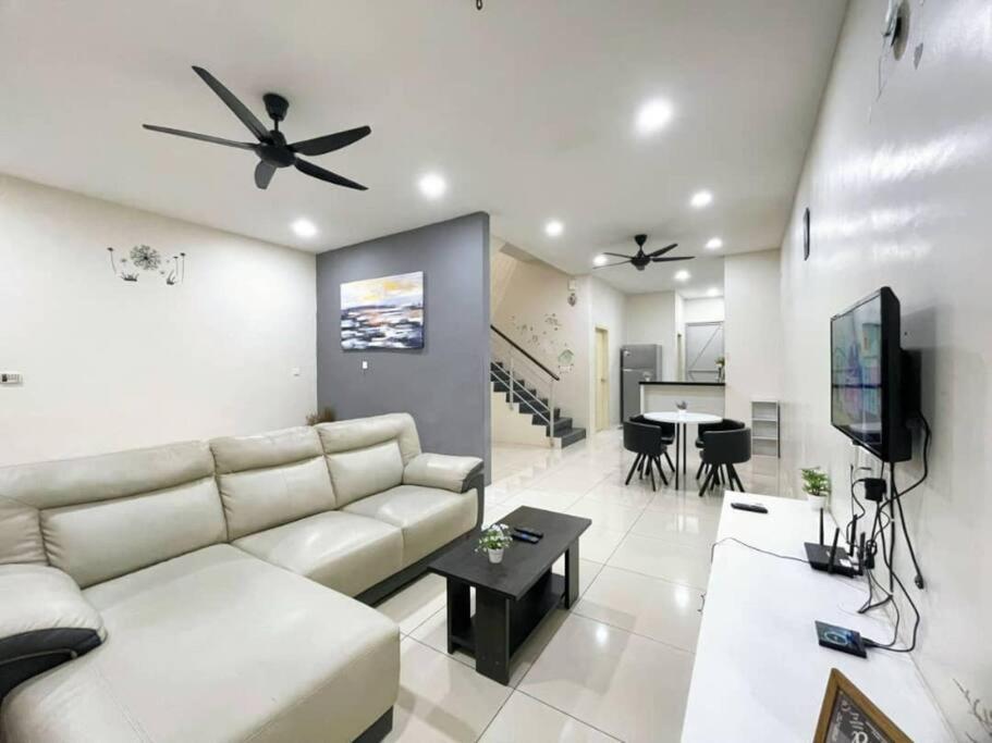 Cozyhouse 4Room 3Bath Room 10Pax'''Simpangampattasek Simpang Ampat  المظهر الخارجي الصورة