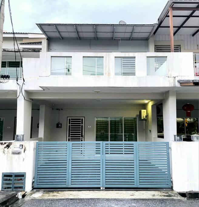 Cozyhouse 4Room 3Bath Room 10Pax'''Simpangampattasek Simpang Ampat  المظهر الخارجي الصورة